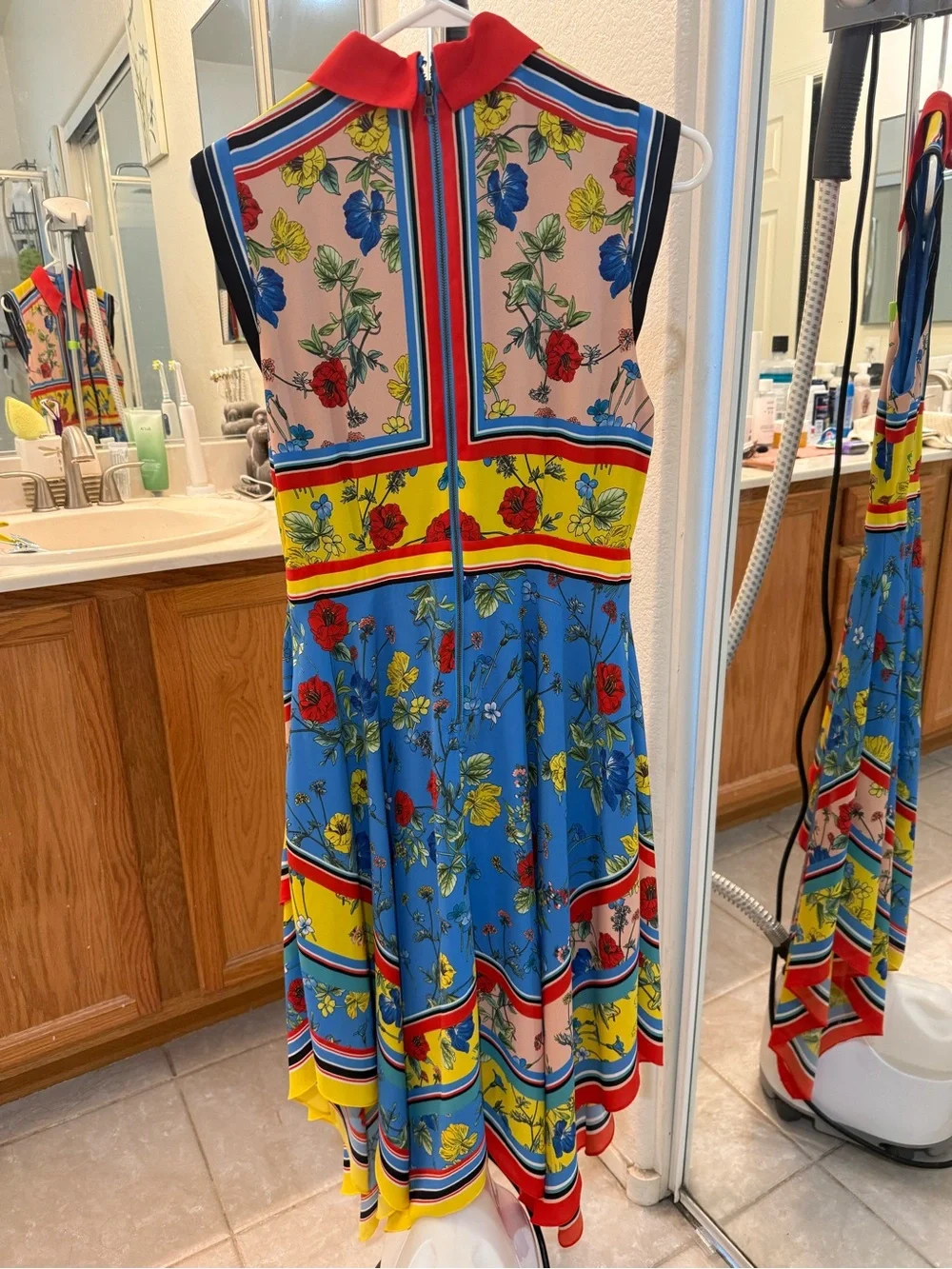 Alice + Olivia Farrah collared handkerchief dress - Picture 2 of 5